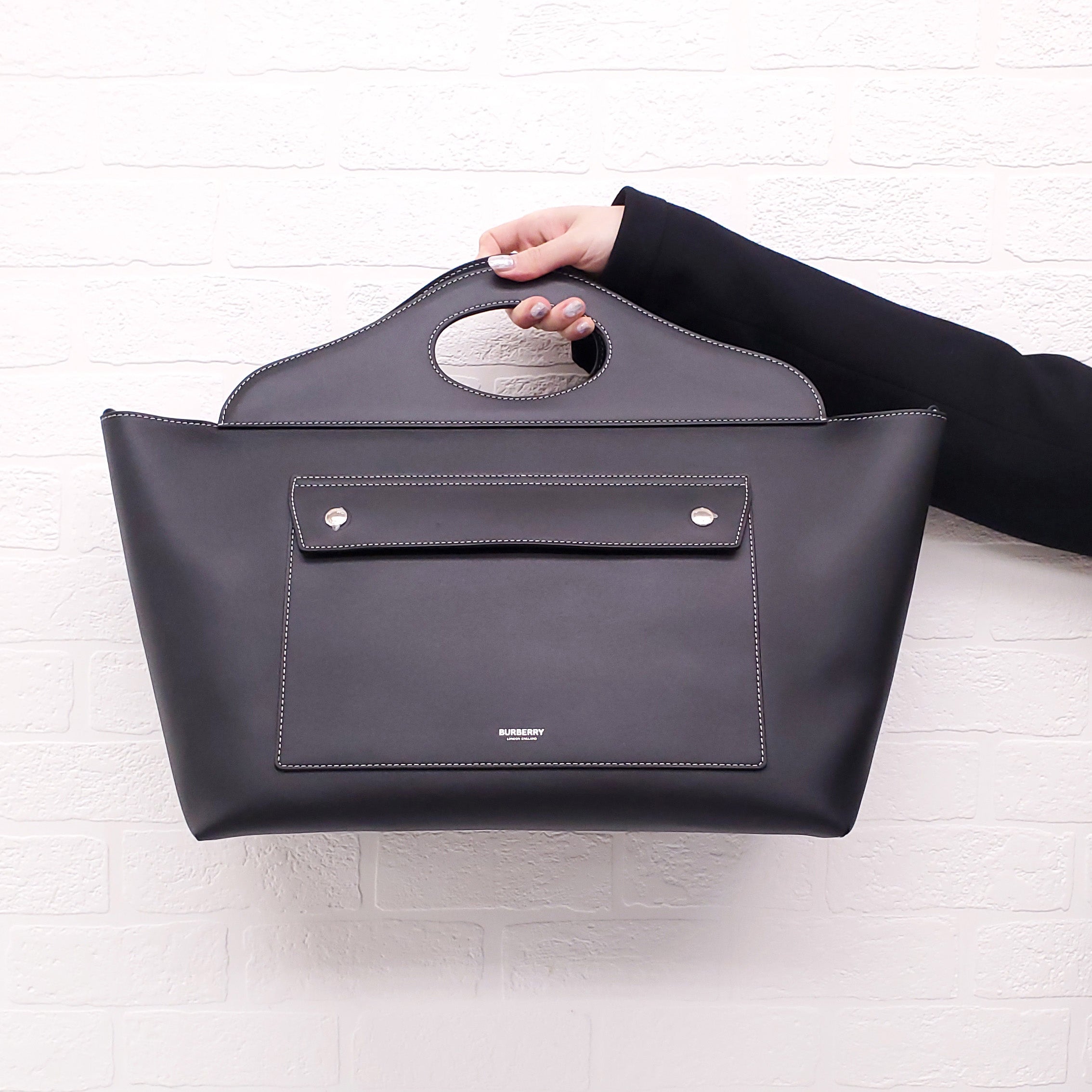 BURBERRY BLACK LEATHER POCKET SATCHEL TOTE